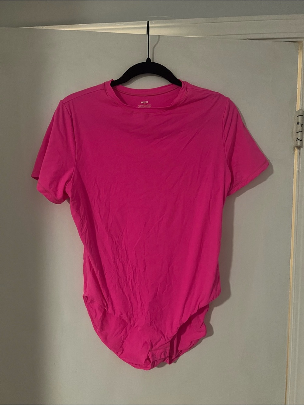SKIMS Crew Neck Short Sleeve T-Shirt in Hot Pink